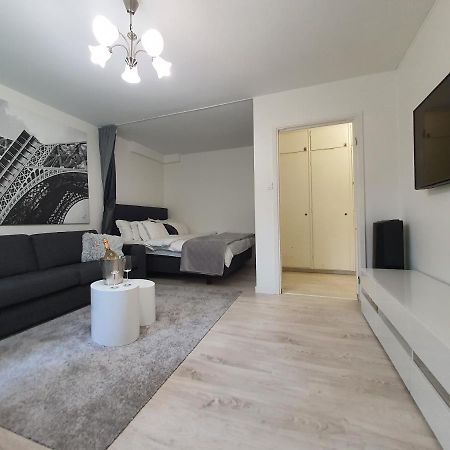 Close To The Metro And The Beach!!! With A View Of The Scandinavian Forest Stockholm Exterior foto