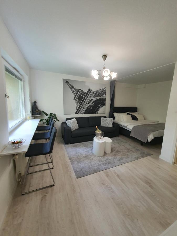 Close To The Metro And The Beach!!! With A View Of The Scandinavian Forest Stockholm Exterior foto