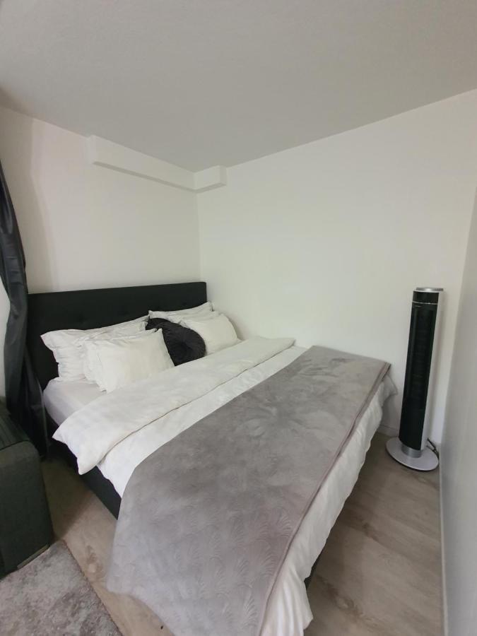 Close To The Metro And The Beach!!! With A View Of The Scandinavian Forest Stockholm Exterior foto