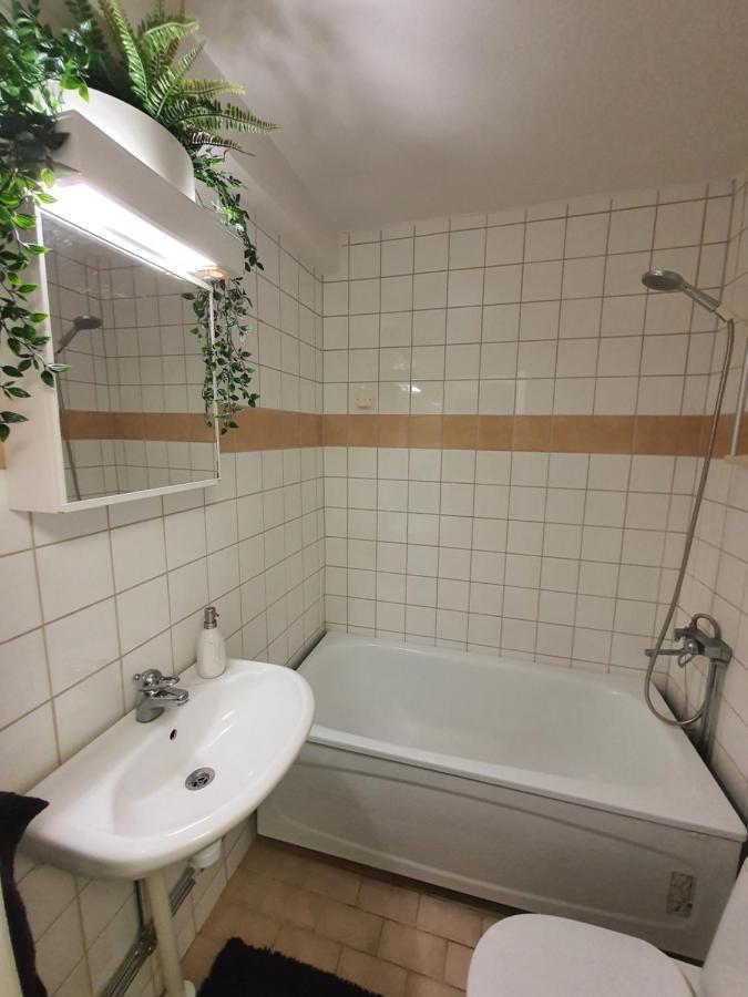 Close To The Metro And The Beach!!! With A View Of The Scandinavian Forest Stockholm Exterior foto
